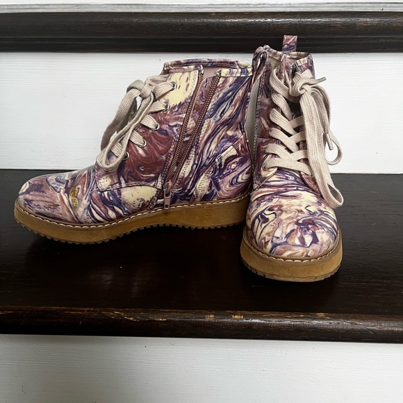 Steve Madden Purple Marble Patent Leather Girls Boots - Picture 5 of 6